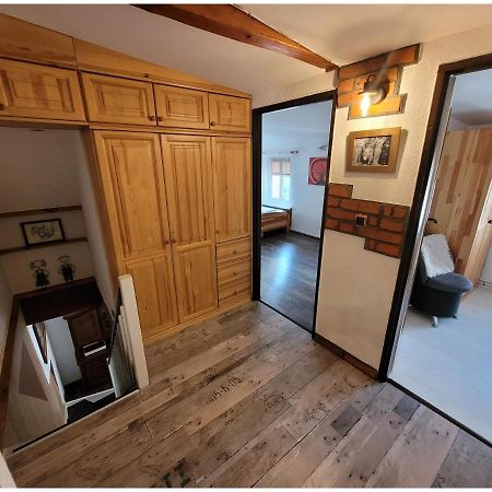 イェレニャ・グーラApartament Kocie Sny - Pod Zamkiem Chojnikアパートメント エクステリア 写真