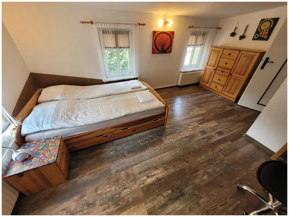 イェレニャ・グーラApartament Kocie Sny - Pod Zamkiem Chojnikアパートメント エクステリア 写真